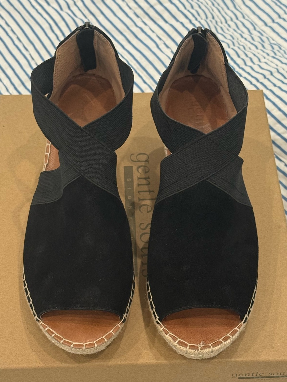 • Gentle Souls/Kenneth Cole • Colleen Cross Elastic Strap Wedge • Black • 9M - Picture 2 of 16